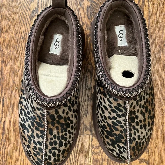 UGG Brown Cozy Footwear - Picture 3 of 6